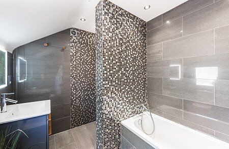 Black Barn CM3:bathroom2