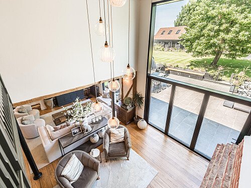 Black Barn CM3:internal balcony