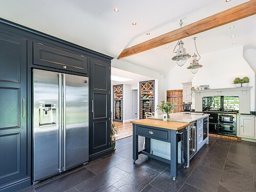 Black Barn CM3:kitchen alt
