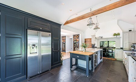 Black Barn CM3:kitchen alt