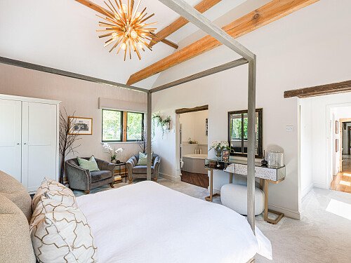 Black Barn CM3:master bedroom alt
