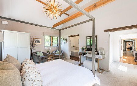 Black Barn CM3:master bedroom alt