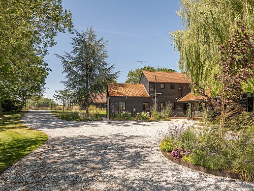 Location Creation:Black Barn CM3:driveway
