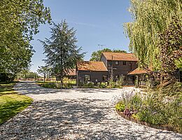 Location Creation:Black Barn CM3:driveway