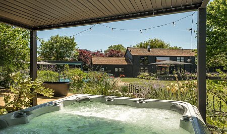 Location Creation:Black Barn CM3:hot tub