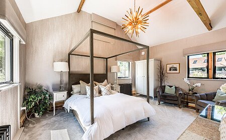 Location Creation:Black Barn CM3:master bedroom