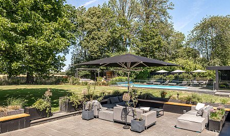 Location Creation:Black Barn CM3:outdoor dining 2