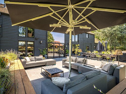 Location Creation:Black Barn CM3:outdoor dining