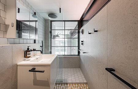Location Creation:Old School House SE1:bathroom1