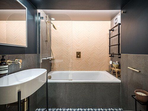 Location Creation:Old School House SE1:bathroom2