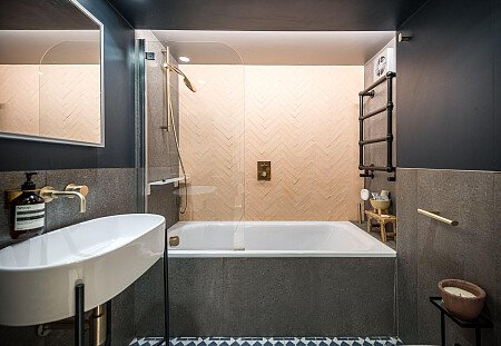 Location Creation:Old School House SE1:bathroom2