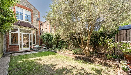 Location Creation:St John's Avenue:garden3