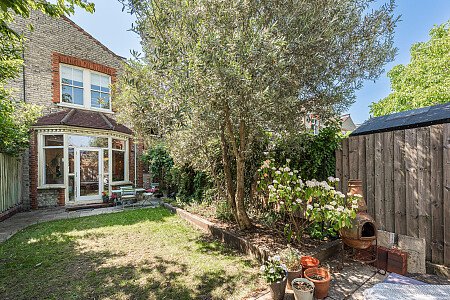 Location Creation:St John's Avenue:garden4