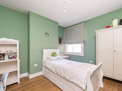 Location Creation:St John's Avenue:master bedroom3