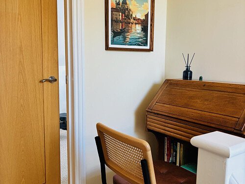 Top landing writing desk