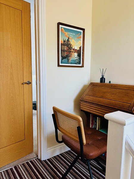 Top landing writing desk