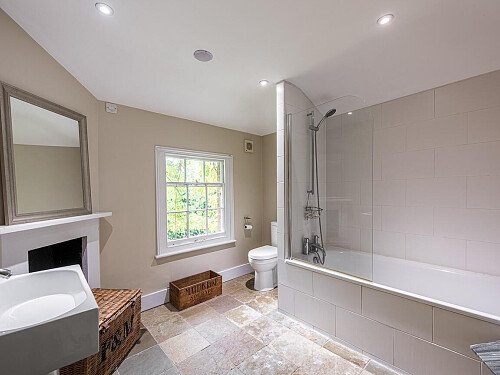 Location Creation: The Walled Garden:Bathroom 1