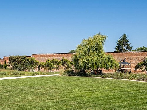 Location Creation: The Walled Garden:garden4