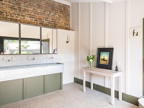 Location Creation: The Walled Garden:loos 3