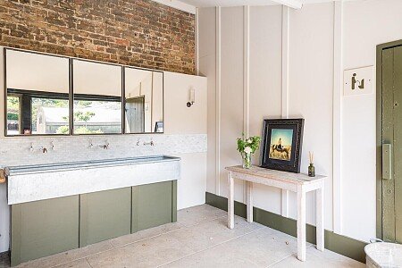 Location Creation: The Walled Garden:loos 3