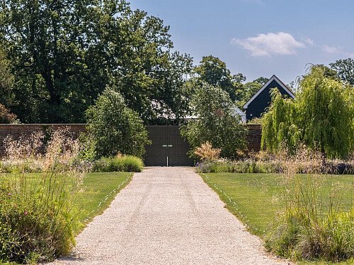 The Walled Garden:gardenpath