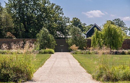 The Walled Garden:gardenpath