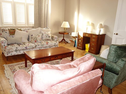 Front reception room 2