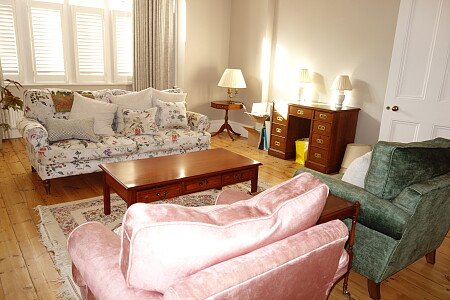 Front reception room 2
