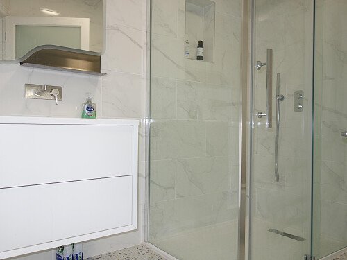Master bedroom ensuite 1JPG
