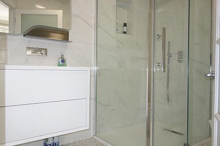 Master bedroom ensuite 1JPG