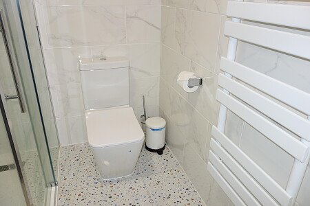 Master bedroom ensuite 2