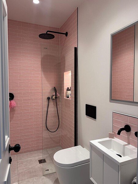 Girls en suite