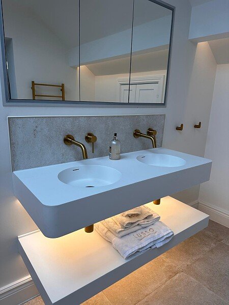 Master En Suite 2