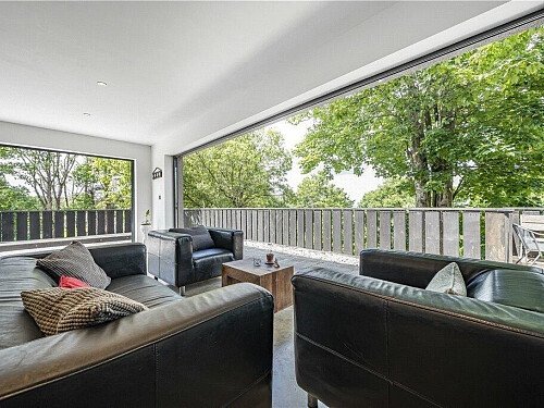 [www.airbnb.co.uk][15]4b557afd-d1aa-42c1-9540-e0f0c71b8416