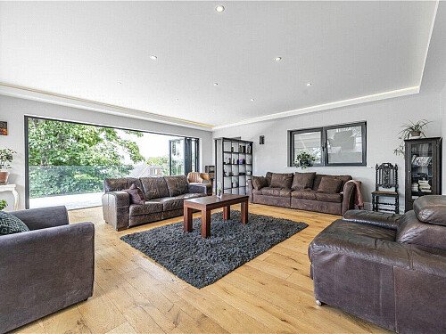 [www.airbnb.co.uk][246]8526955c-4bca-4b61-a29c-f8cb63357087