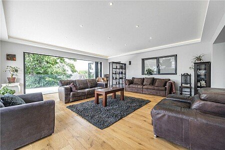 [www.airbnb.co.uk][246]8526955c-4bca-4b61-a29c-f8cb63357087