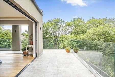 [www.airbnb.co.uk][107]92307647-b177-4b2c-8d7f-929452692776
