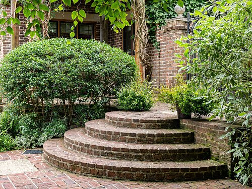 External-back garden curved steps
