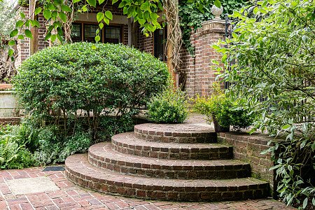 External-back garden curved steps