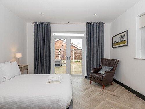 8 High Offley-025