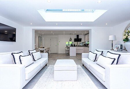 Lounge to kitchen