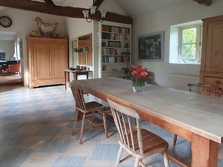 25a (Kitchen-dining room)