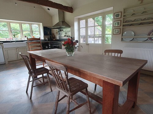 24a (Kitchen-dining room)