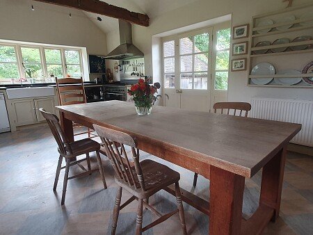 24a (Kitchen-dining room)