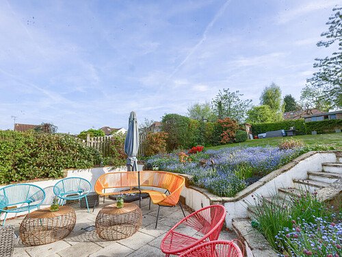 Extensive mature garden
