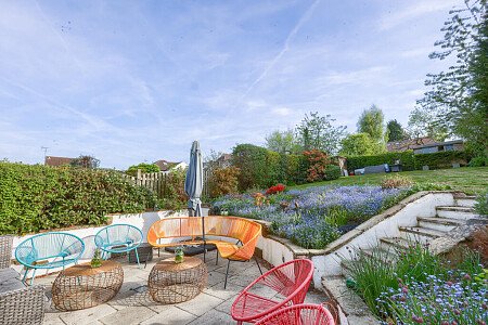 Extensive mature garden