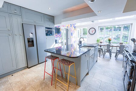 Kitchen with central island