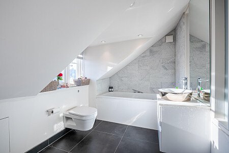 Location Creation: Ritherdon Road: bathroom (1)