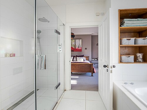 Location Creation: Ritherdon Road: ensuite