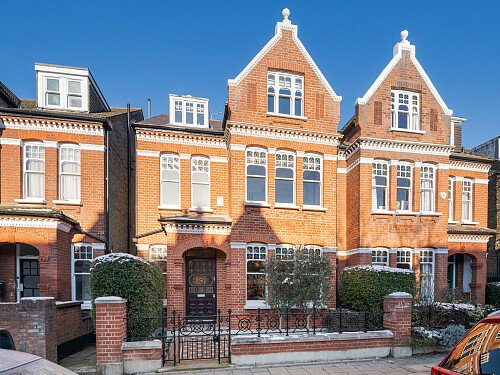Location Creation: Ritherdon Road: front of prop